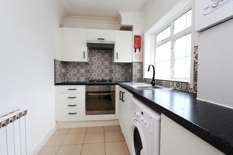 2 bedroom apartment to rent, Edward Avenue, London E4