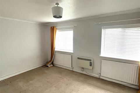 2 bedroom terraced house to rent, Dinsdale Gardens, West Sussex BN16