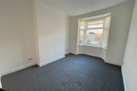 3 bedroom terraced house to rent, Dulverton Road, Leicester