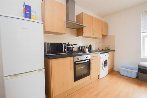 3 bedroom flat to rent, Langney Road, Eastbourne