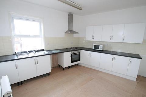 5 bedroom flat to rent, Braunstone Gate, Leicester
