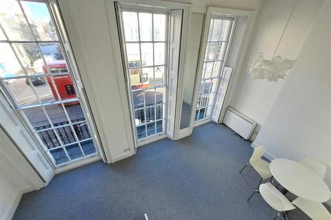Studio to rent, Castle Square, Brighton