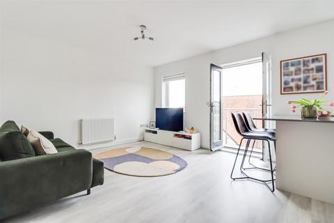 1 bedroom flat for sale, London Road, Leigh-On-Sea SS9