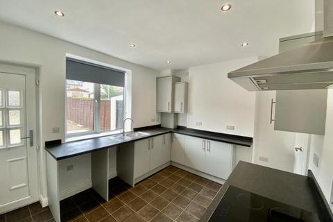 2 bedroom terraced house to rent, Exley Avenue, Ingrow, Keighley, BD21 1NB