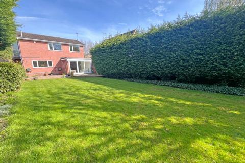 5 bedroom detached house for sale, Lindrick Drive, Stoneygate, Leicester