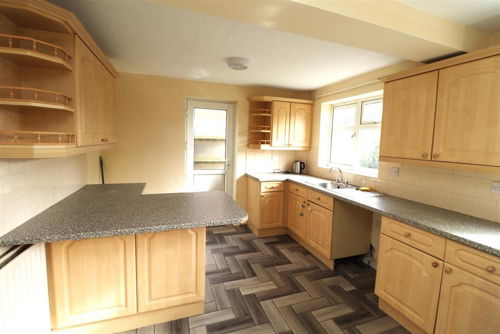 Kitchen2.JPG