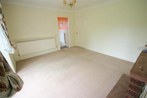 2 bedroom semi-detached bungalow for sale, Wadhurst Avenue, Luton