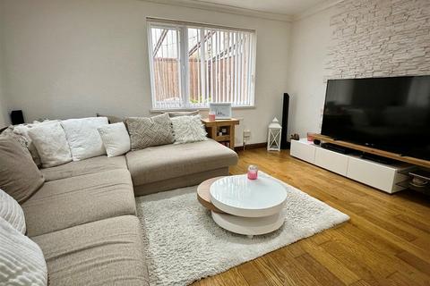3 bedroom terraced house for sale, Lilleshall Close, Redditch