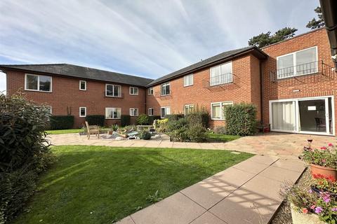 1 bedroom flat for sale, Hucclecote Road, Gloucester