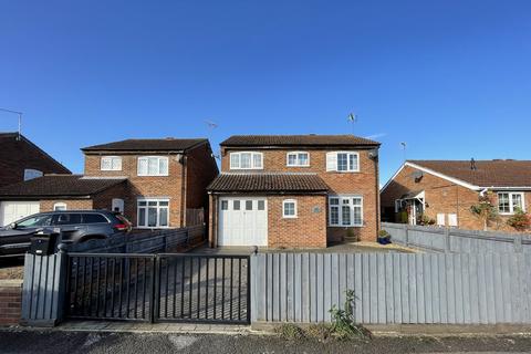 4 bedroom detached house to rent, Windmill Lane, Raunds, Wellingborough, NN9