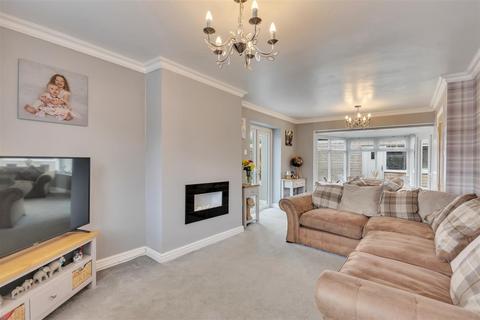 4 bedroom detached house for sale, Yew Tree Avenue, Whittington, Oswestry