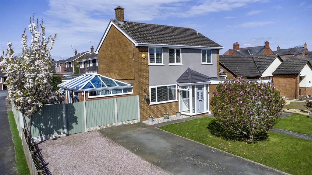 Yew Tree Avenue, Whittington, Oswestry 4 bed detached house for sale