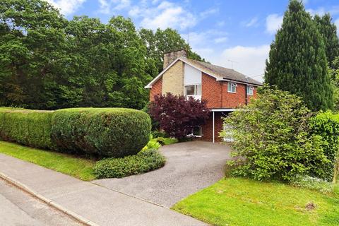 3 bedroom detached house for sale, Arundel Close, Passfield