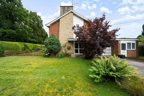 3 bedroom detached house for sale, Arundel Close, Passfield