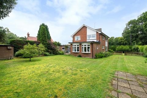 3 bedroom detached house for sale, Arundel Close, Passfield