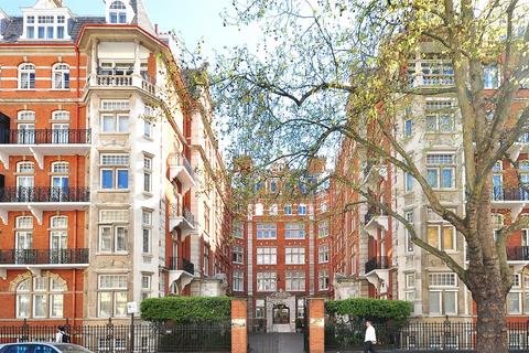 4 bedroom flat for sale, Queens Gate, South Kensington SW7