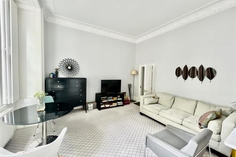 1 bedroom apartment for sale, Gloucester Terrace, London
