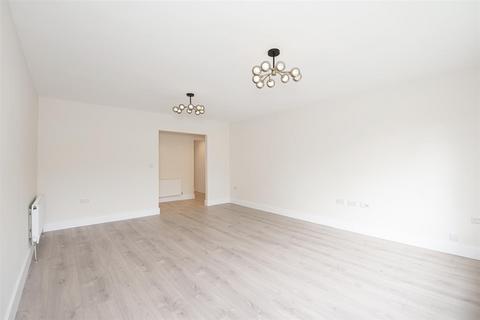 2 bedroom flat to rent, Mount Park Road, Ealing, W5