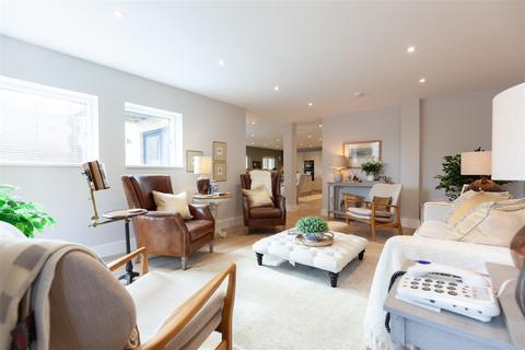 2 bedroom flat for sale, Priory Lane, Burford