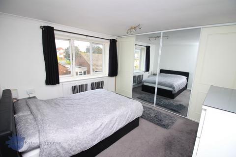 2 bedroom flat for sale, Harlech Gardens, Hounslow, TW5