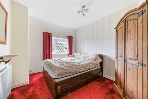 82 Gander Green Lane, Sutton, SM1 2EY