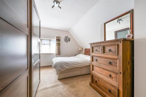 82 Gander Green Lane, Sutton, SM1 2EY