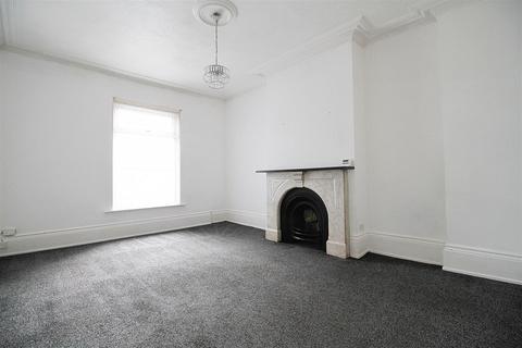 2 bedroom flat to rent, Stockport Road, Manchester M34