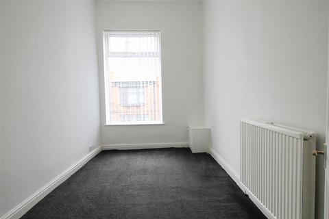 2 bedroom flat to rent, Stockport Road, Manchester M34