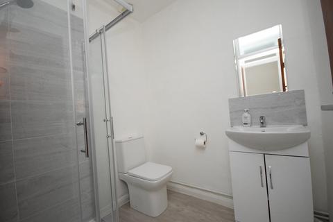 4 bedroom apartment to rent, Hale Road, Farnham, Surrey, GU9