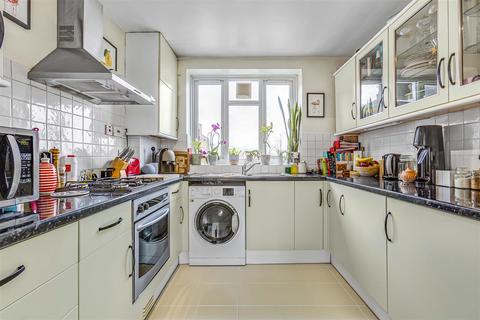 2 bedroom flat for sale, Halford House, Whitnell Way, Putney