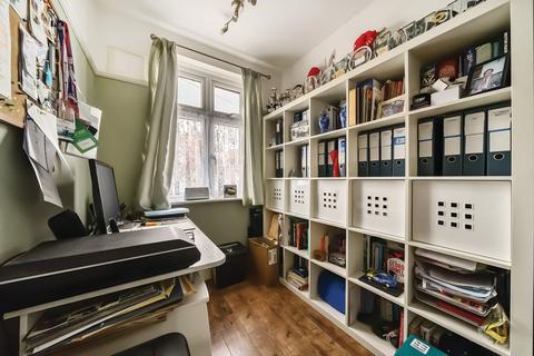 40 Derrick Road, Beckenham, BR3 3QQ