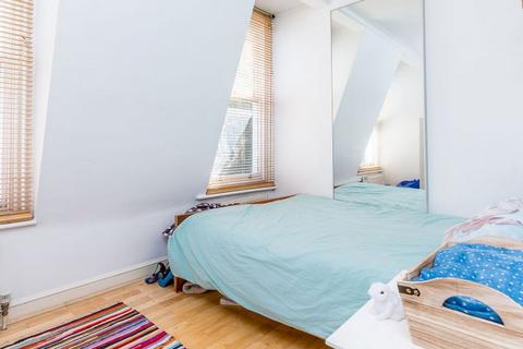 2 bedroom flat to rent, N8