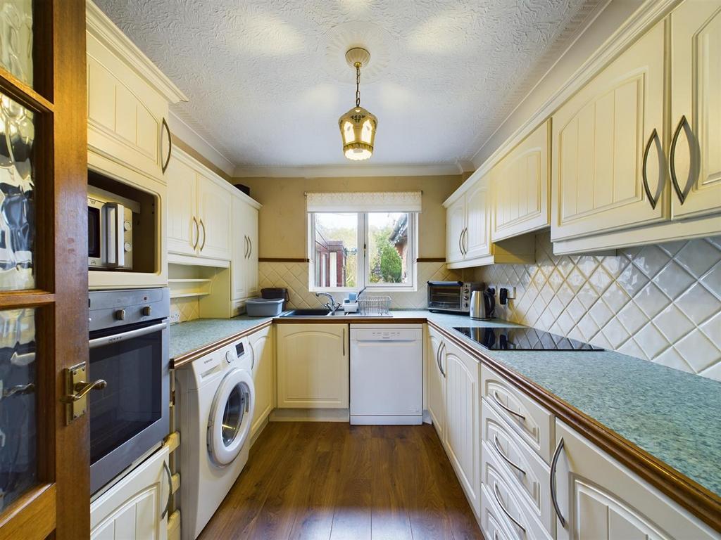 Kitchen: