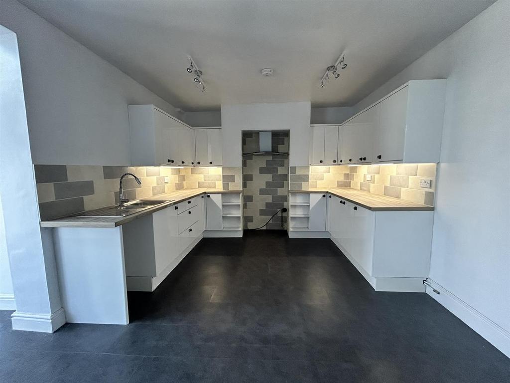 Coronation Road, Llanelli 3 bed semidetached house for sale £159,500