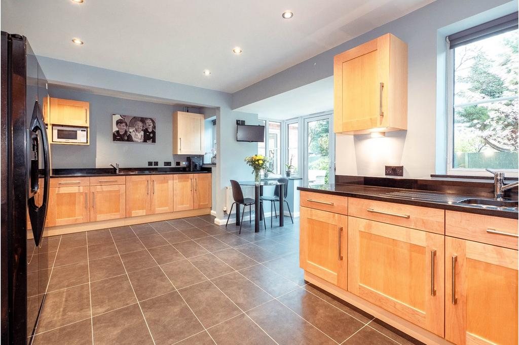 Davyhulme Road, Urmston, Manchester, M41 5 bed detached house for sale