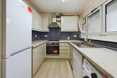 3 bedroom flat to rent, Athens Gardens, Harrow Road, London, W9 3RT