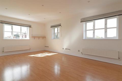 11 Cambridge Square, Redhill, RH1 6TG
