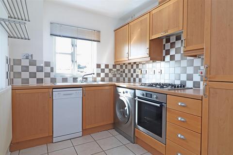 11 Cambridge Square, Redhill, RH1 6TG