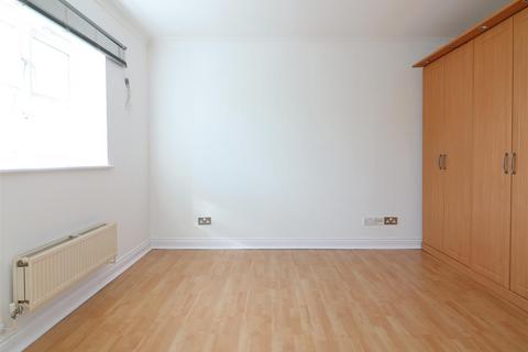 11 Cambridge Square, Redhill, RH1 6TG