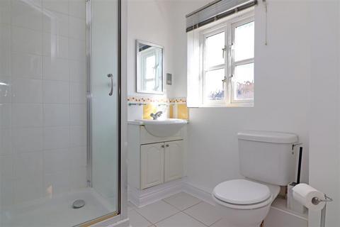 11 Cambridge Square, Redhill, RH1 6TG
