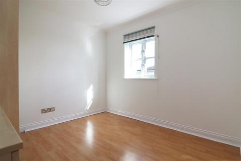 11 Cambridge Square, Redhill, RH1 6TG