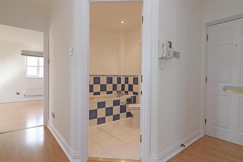11 Cambridge Square, Redhill, RH1 6TG