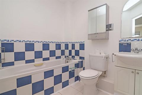 11 Cambridge Square, Redhill, RH1 6TG