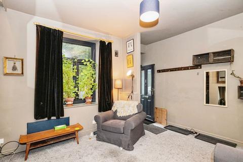 2 bedroom end of terrace house for sale, Railway View, Oldham OL4