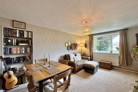 6 Elm Grove, Clehonger, Hereford, HR2 9RB