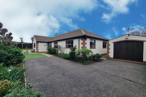3 bedroom detached bungalow for sale, South Road, Hemsby