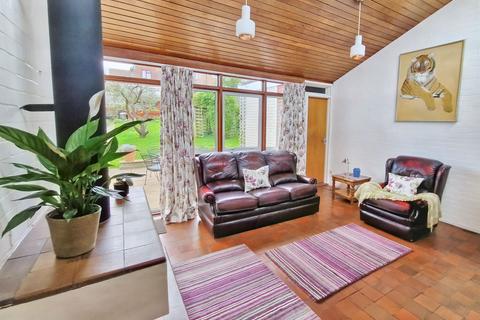 3 bedroom detached bungalow for sale, Pattens Gardens, Rochester