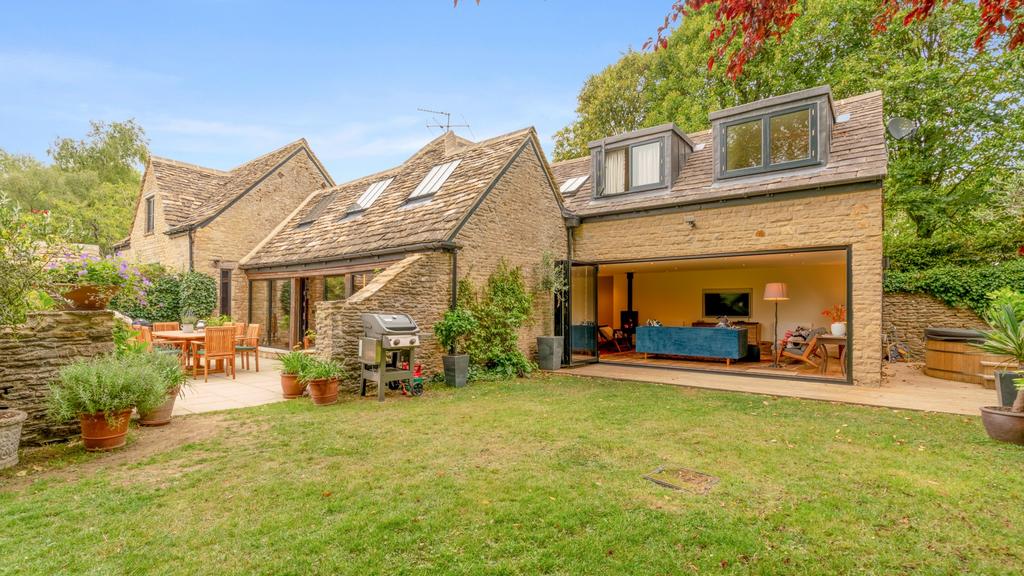 Barns Lee, Eastcourt, SN16 9 HW, for sale with...