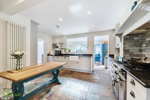5 Abbots Road, Burghfield Common, Reading, RG7 3LD