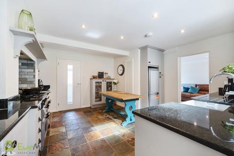 5 Abbots Road, Burghfield Common, Reading, RG7 3LD